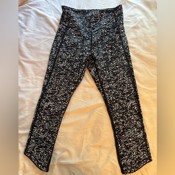 Lululemon Deep Breath Crop Iced Wave White‎ Black Mesh Run Leggings Size 6 - Picture 4 of 11